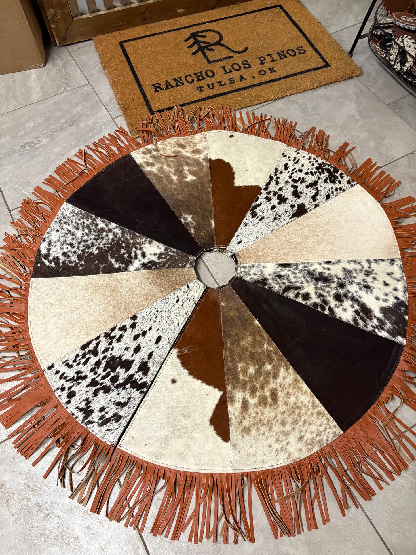 Cowhide Tree Skirt- Tan Fringe